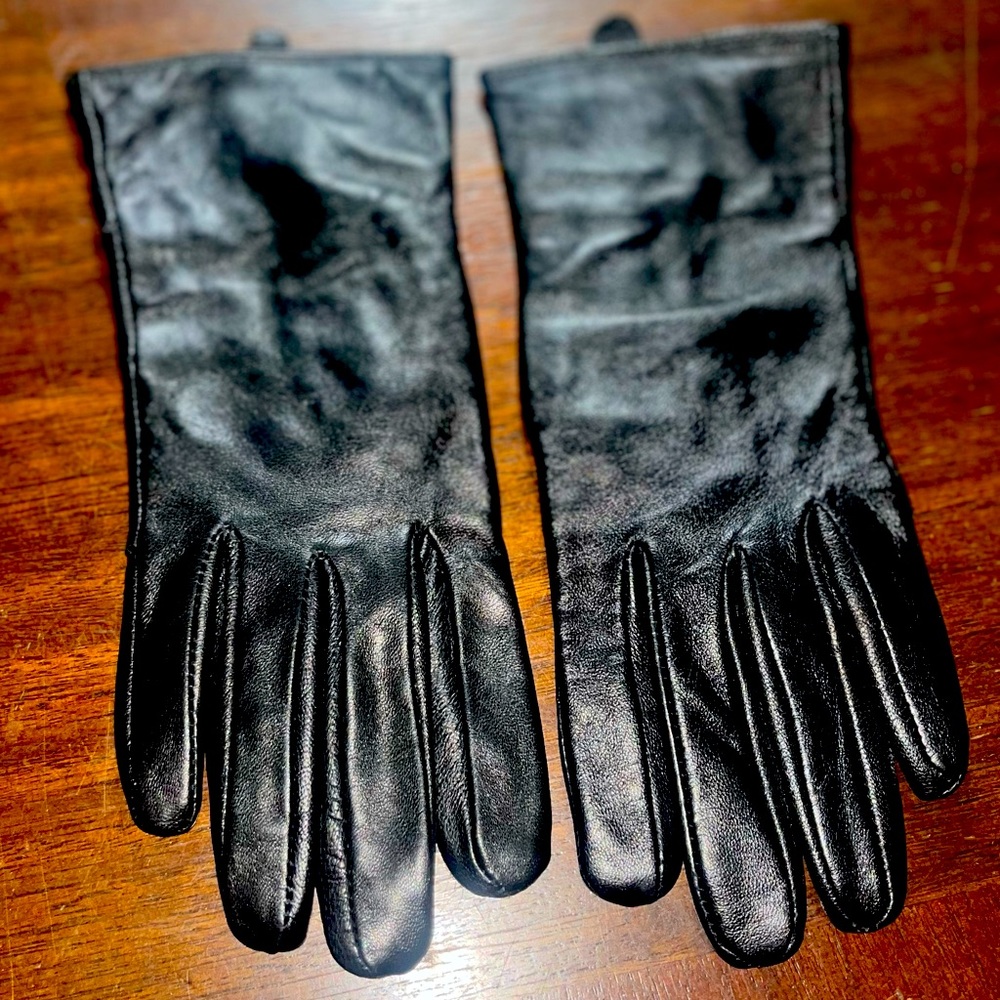 Ladies leather gloves